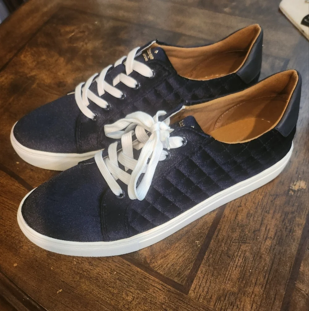Kate Spade Navy & White Velvet Quilted Lace Up Sneakers Size 10 NEW